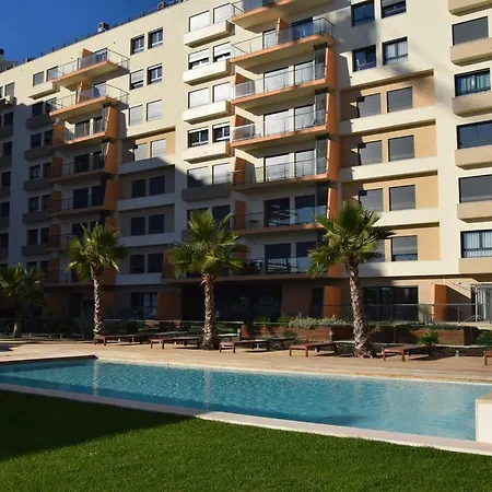 With View On Lisbon Tage & Swimming Pool